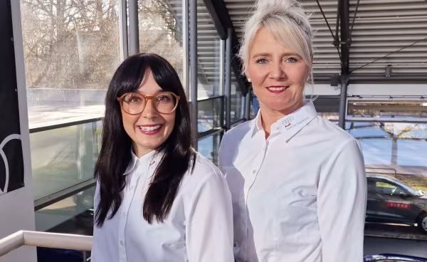 Terminvereinbarung, Mella Irl und Yvonne Held Telefonische Serviceterminvereinbarung